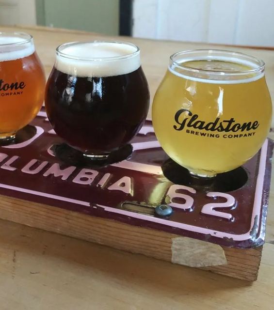 Gladstone’s Pub, Courtenay
